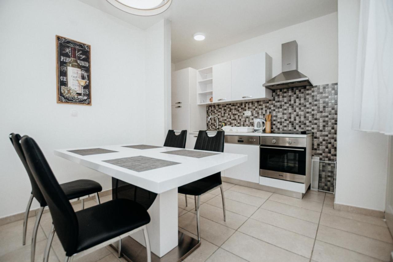Double And Single S Apartments Zadar Buitenkant foto