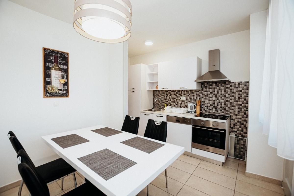 Double And Single S Apartments Zadar Buitenkant foto