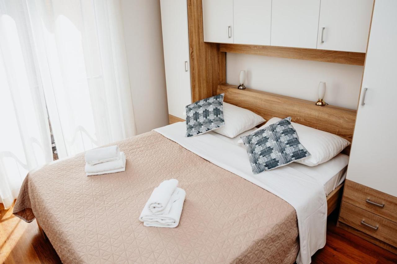 Double And Single S Apartments Zadar Buitenkant foto