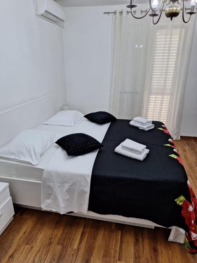 Double And Single S Apartments Zadar Buitenkant foto